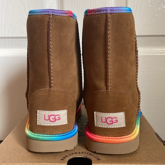 🆕 UGG 🌈 Classic Short II Chestnut Rainbow Shearling Lined Boots Size 1 - Picture 3 of 9